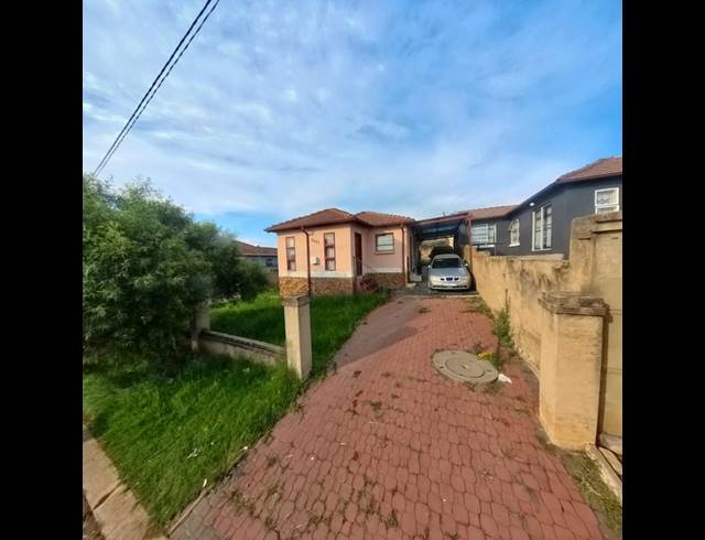 3 BEDROOM HOUSE FOR SALE IN CLAYVILLE